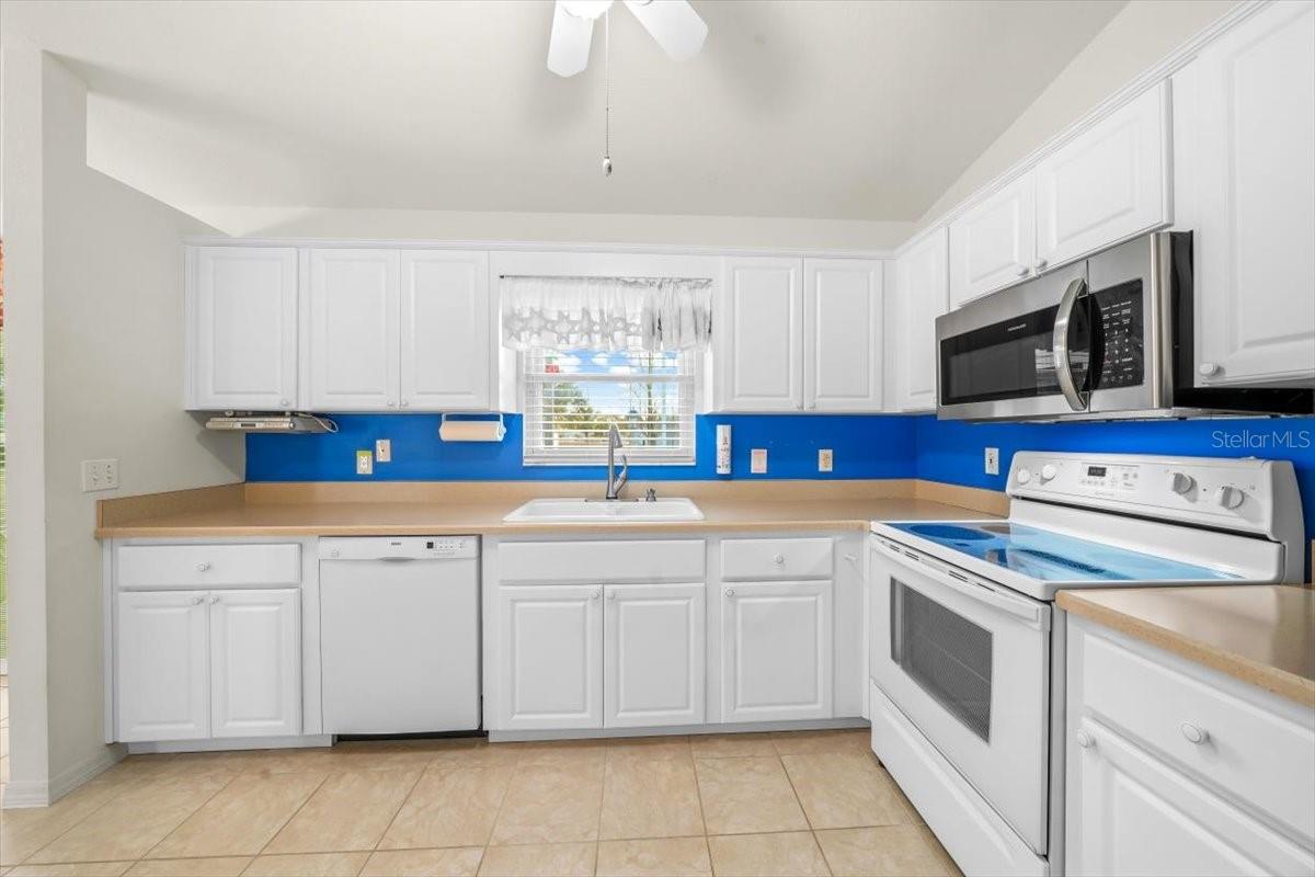 Image 17 of 54 For 6145 100th Loop