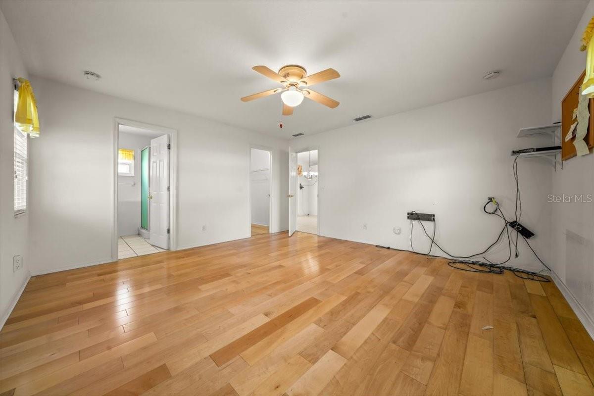 Image 33 of 54 For 6145 100th Loop