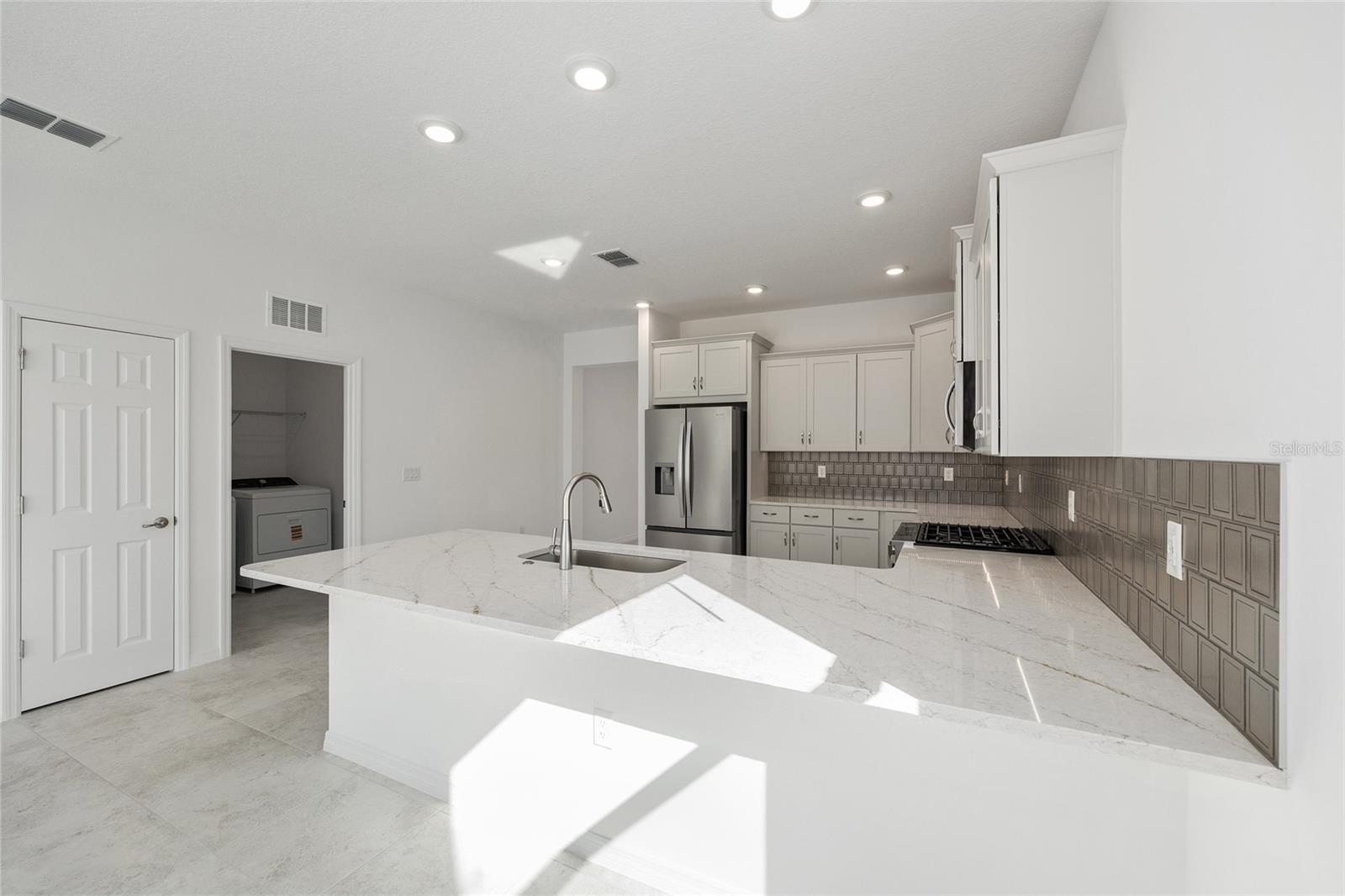 Image 16 of 46 For 5706 71st Avenue