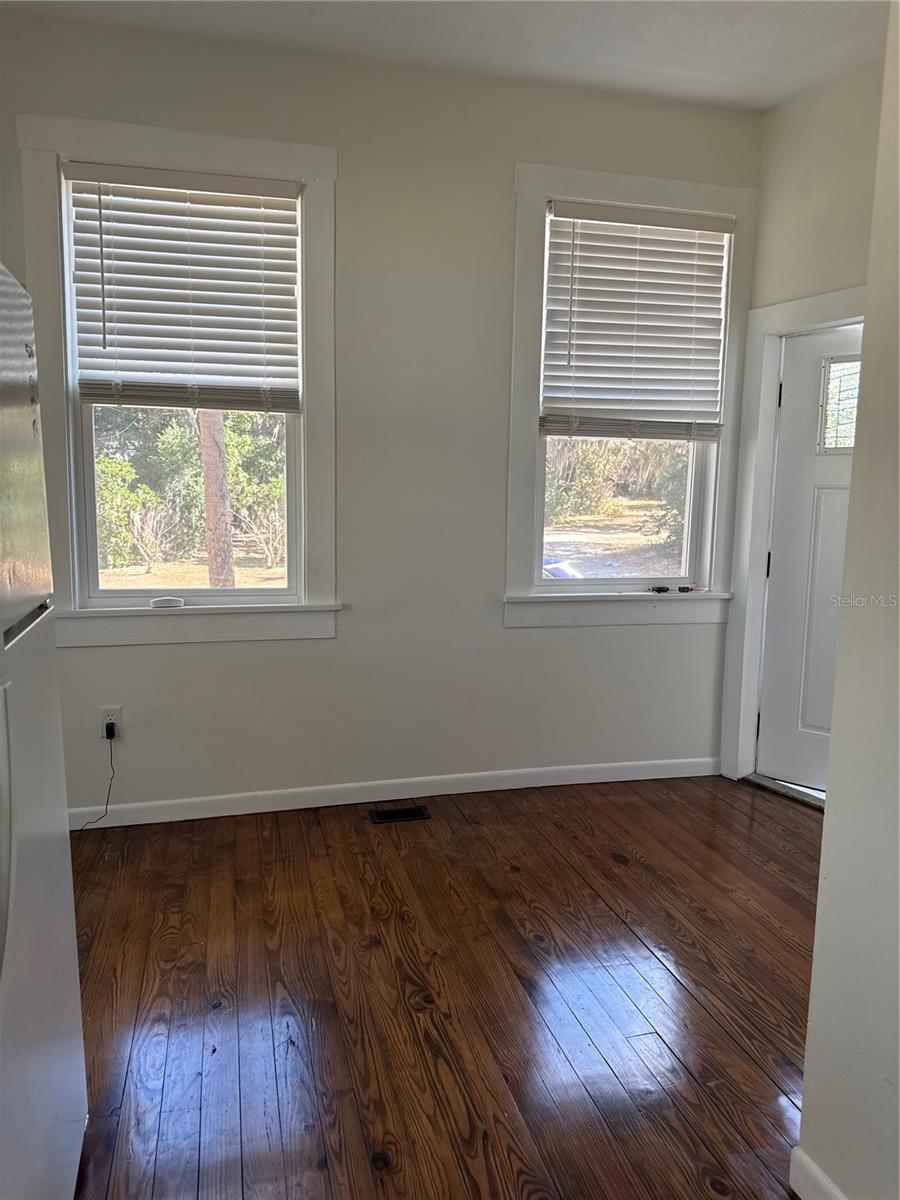 Image 3 of 7 For 32 9th Avenue 1b