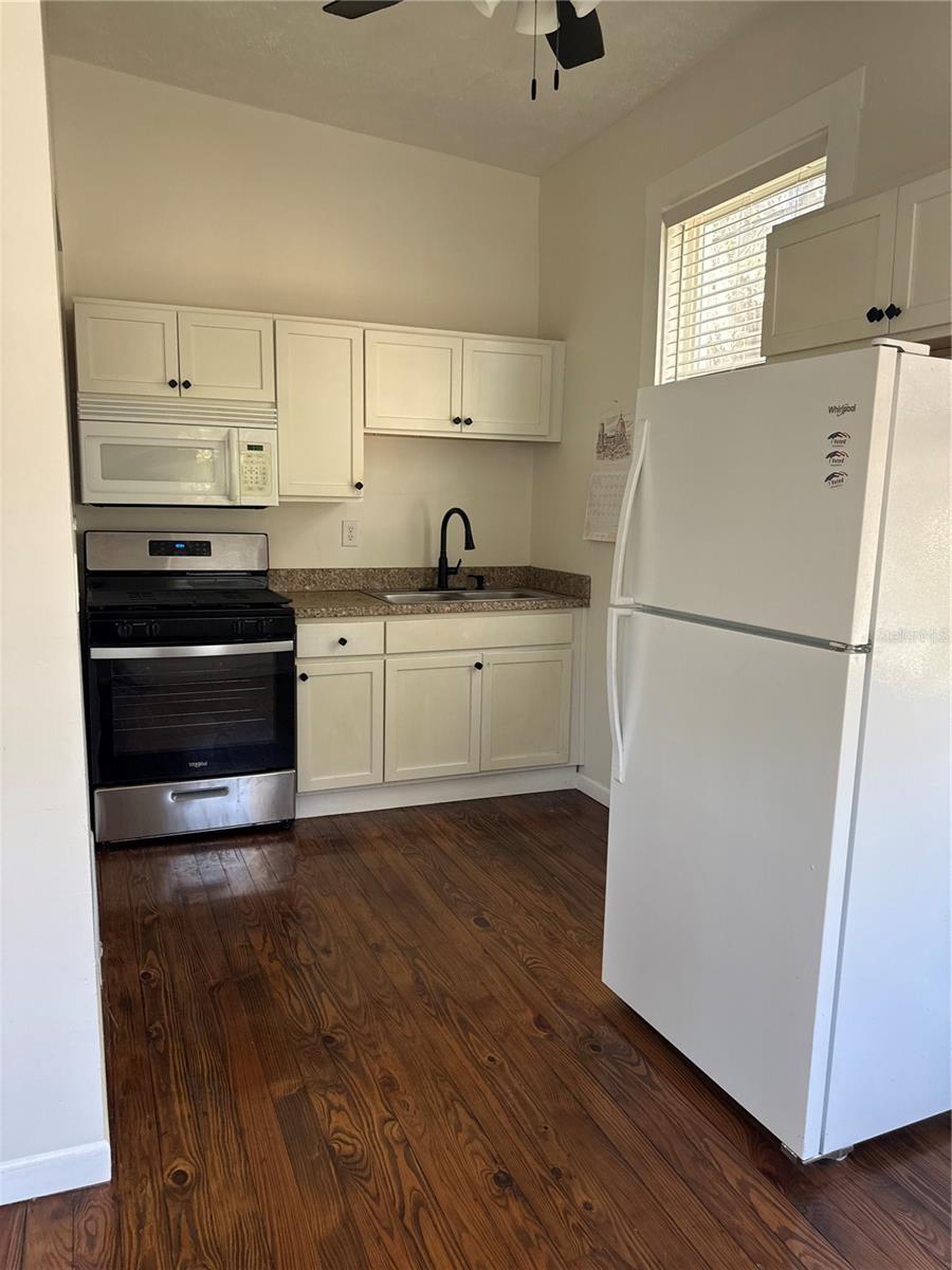 Image 5 of 7 For 32 9th Avenue 1b