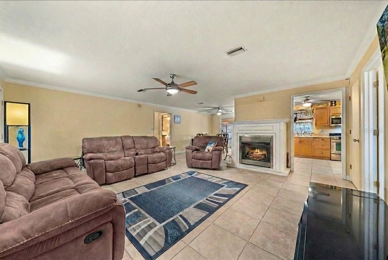 Image 6 of 30 For 118 Camelot Drive