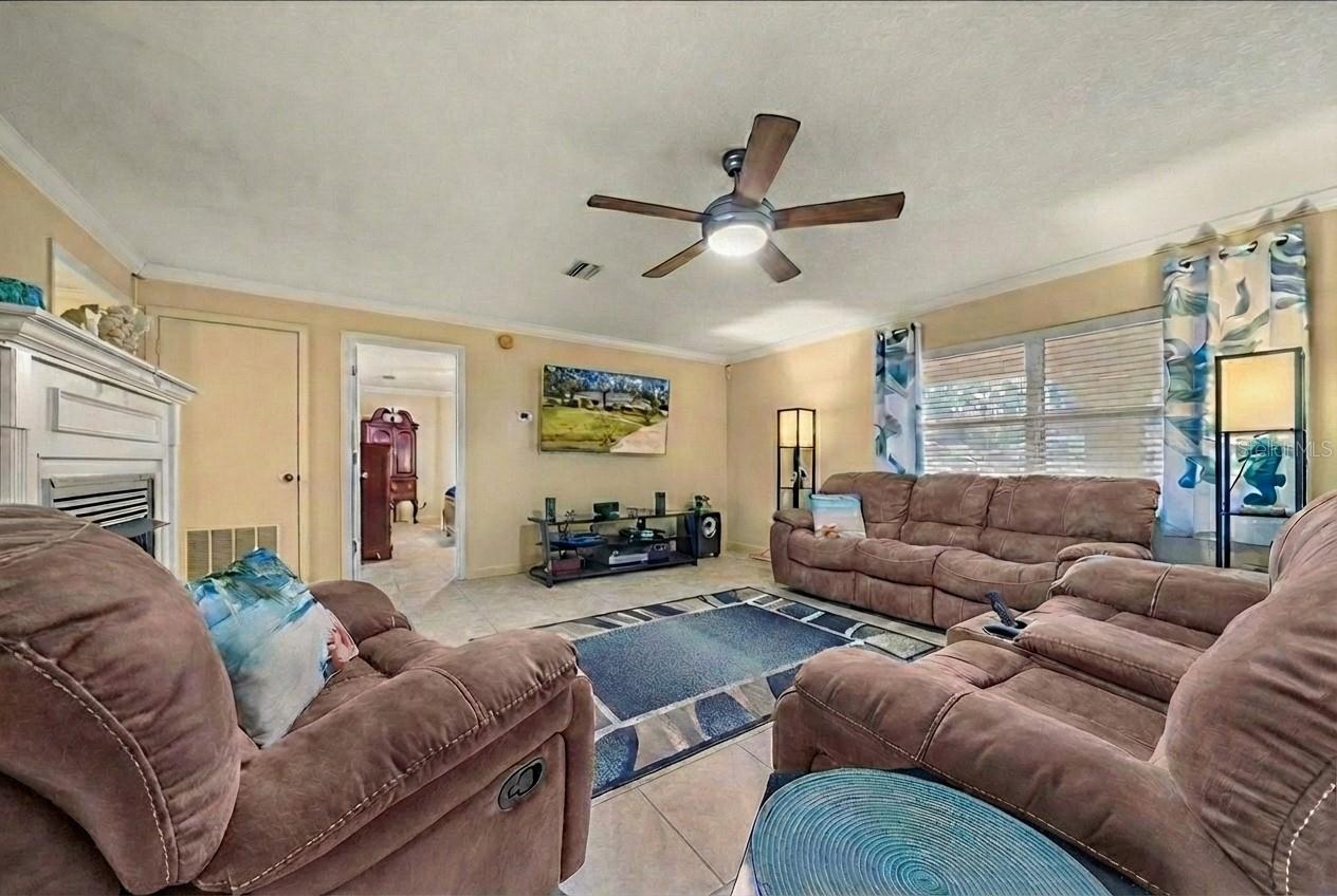 Image 7 of 30 For 118 Camelot Drive