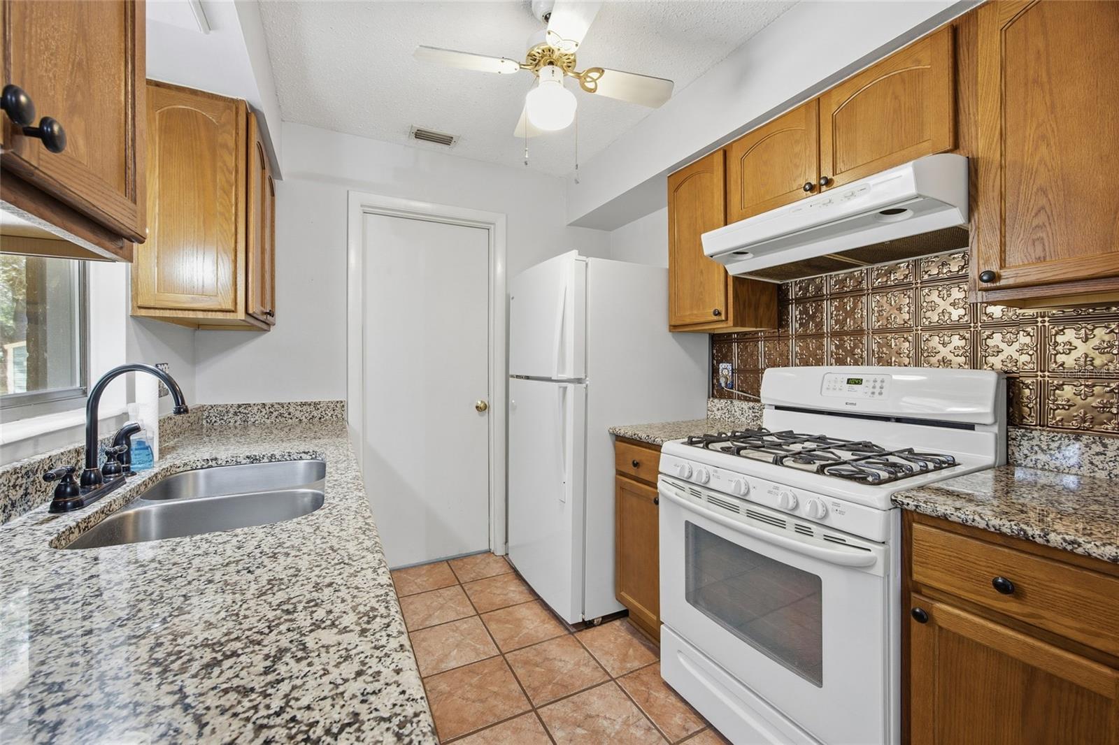 Image 16 of 41 For 16564 25th Lane