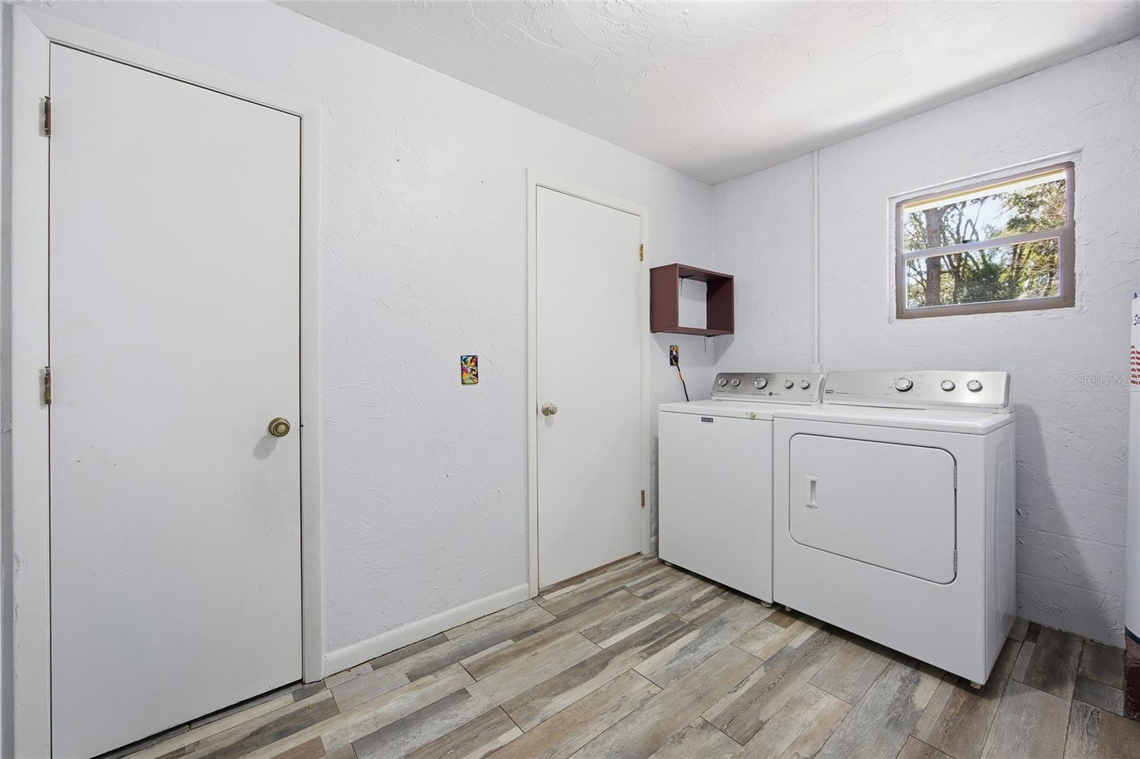 Image 18 of 41 For 16564 25th Lane