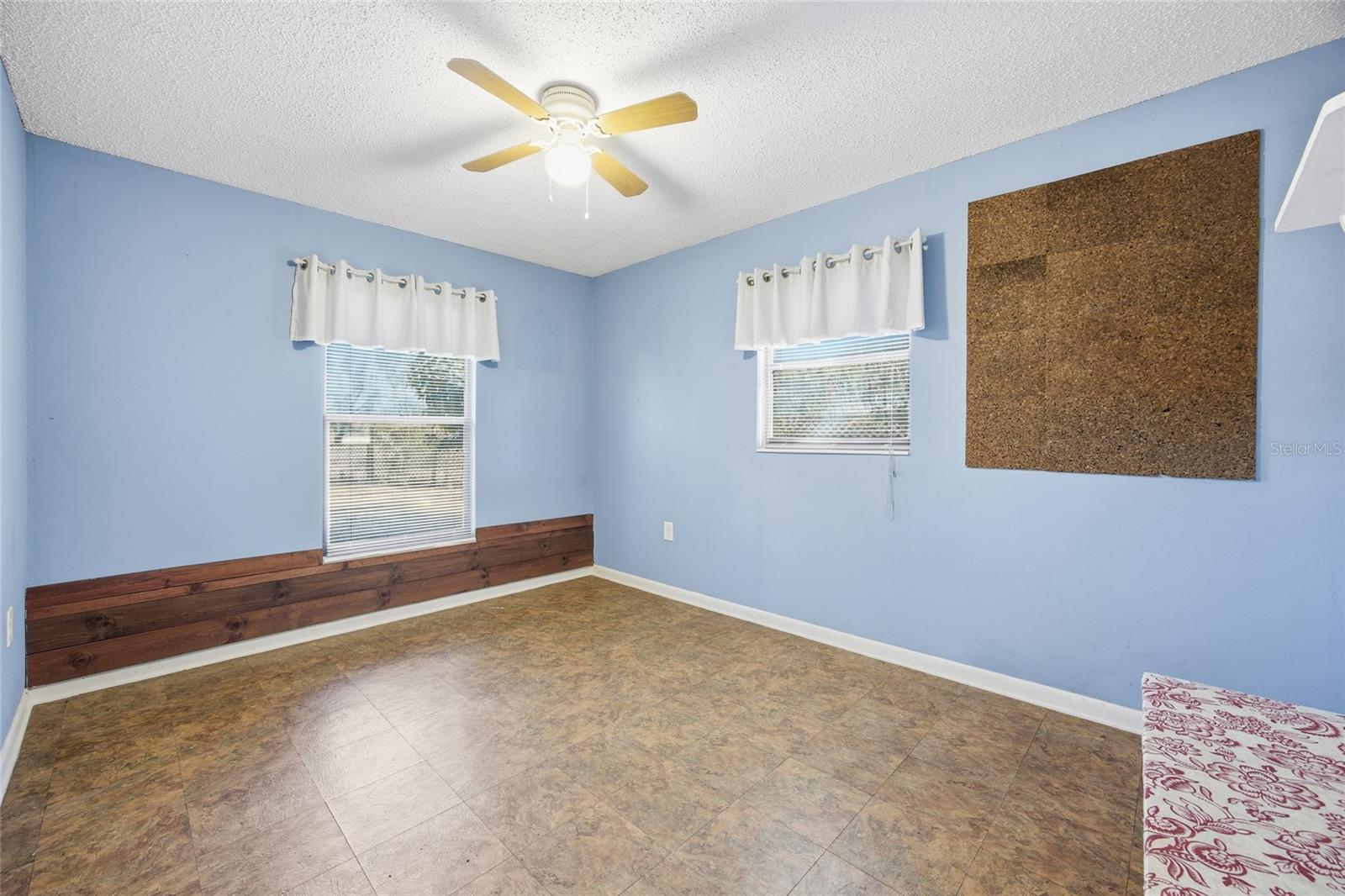 Image 9 of 41 For 16564 25th Lane