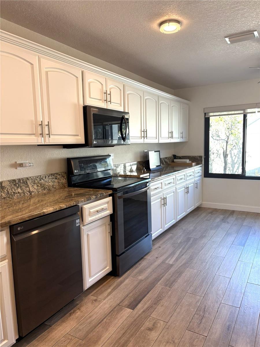 Image 6 of 17 For 4427 5th Street