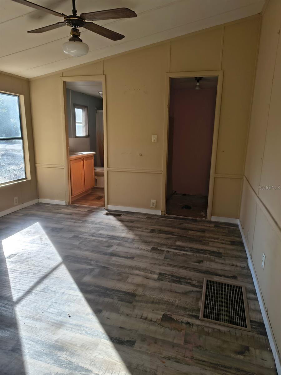 Image 18 of 64 For 16302 57th Street