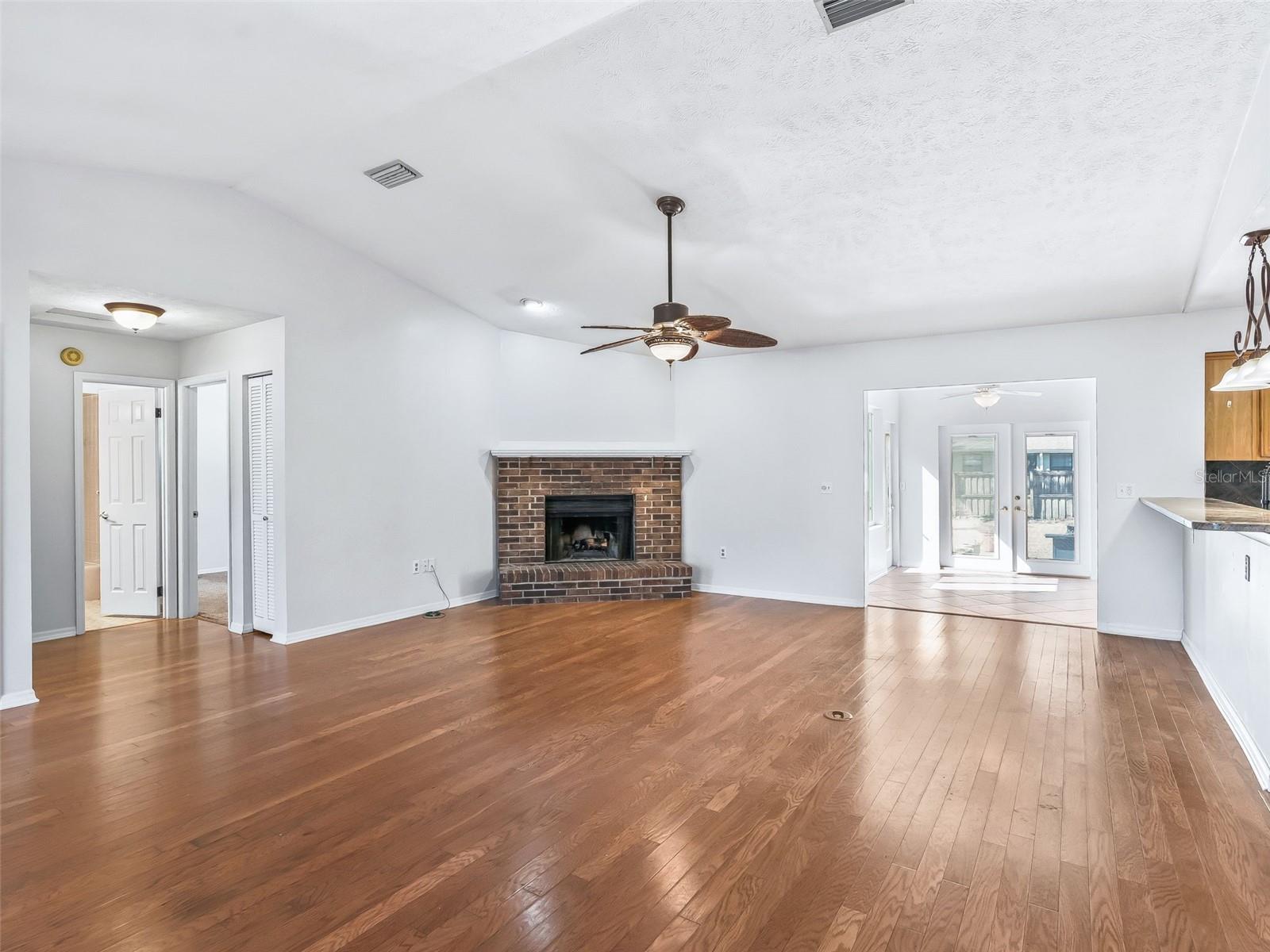 Image 10 of 49 For 60 52nd Avenue