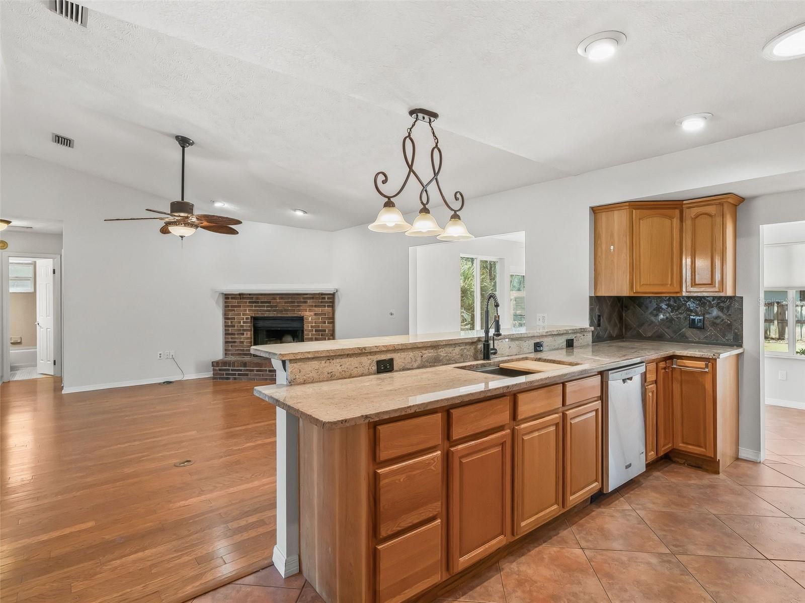 Image 18 of 49 For 60 52nd Avenue