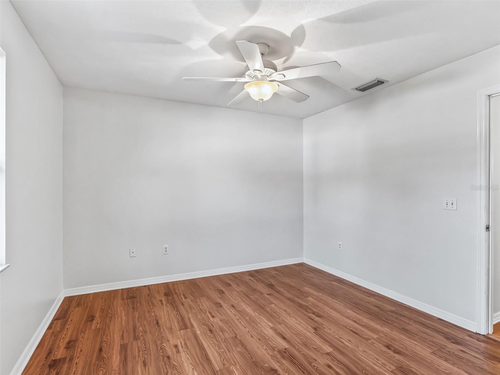 Image 33 of 49 For 60 52nd Avenue