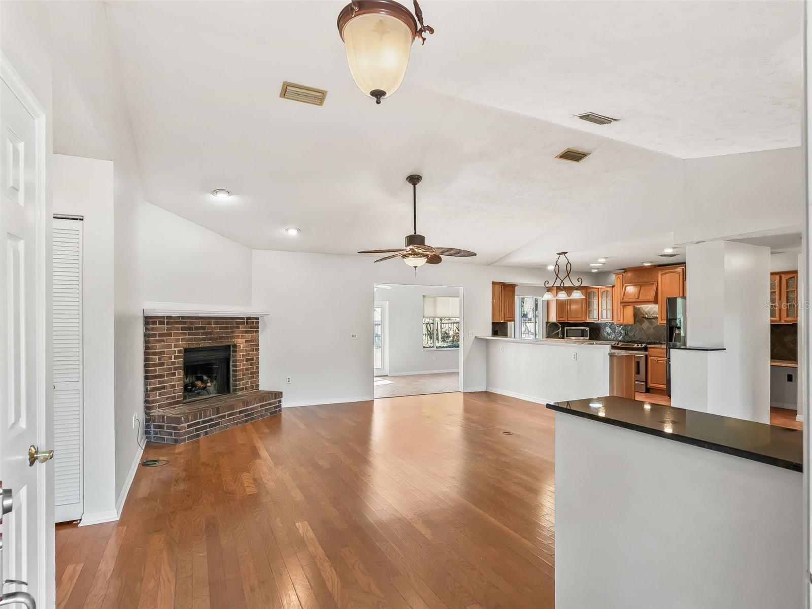 Image 7 of 49 For 60 52nd Avenue