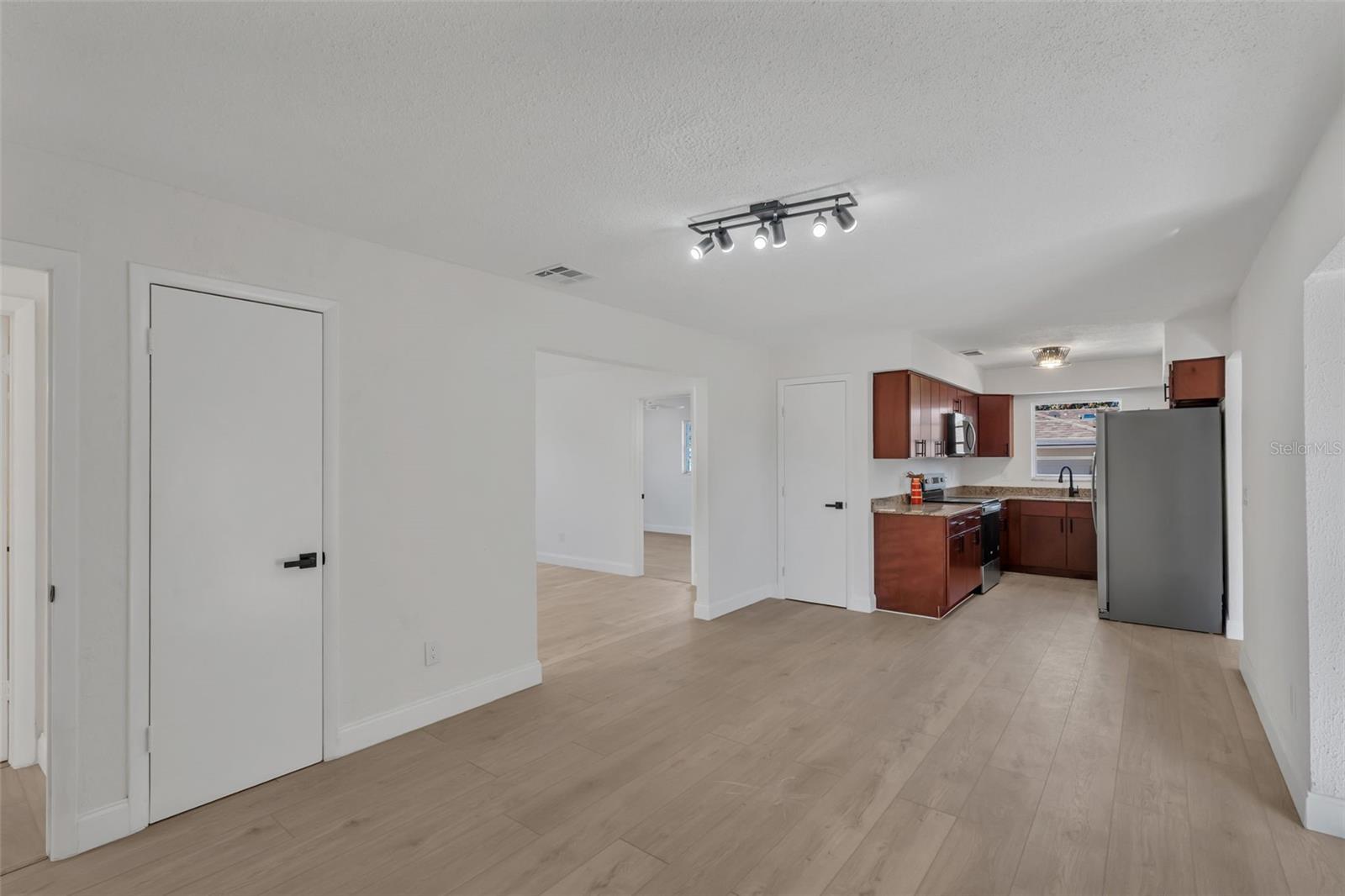 Image 9 of 30 For 1303 Charles Street