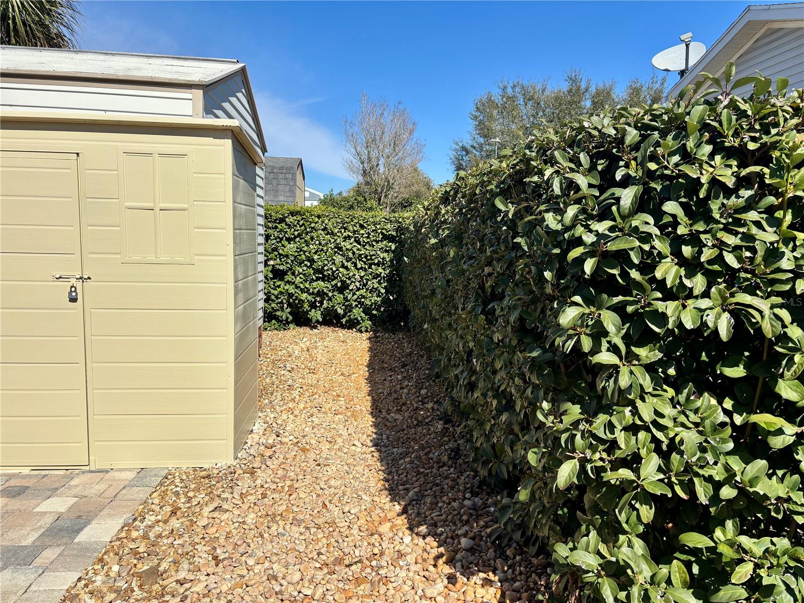 Image 11 of 88 For 3047 102nd Avenue Road