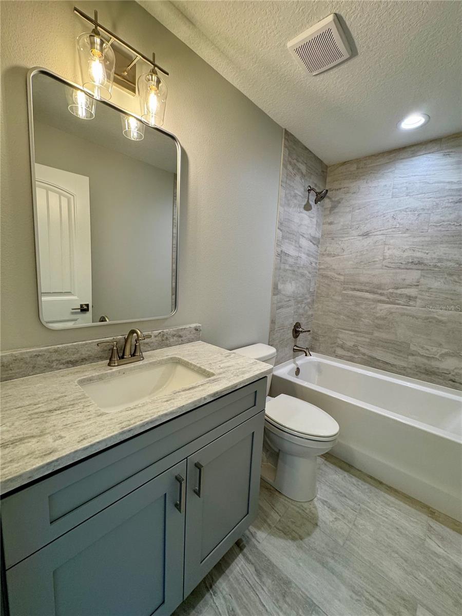 Image 18 of 23 For 11998 Condor Drive