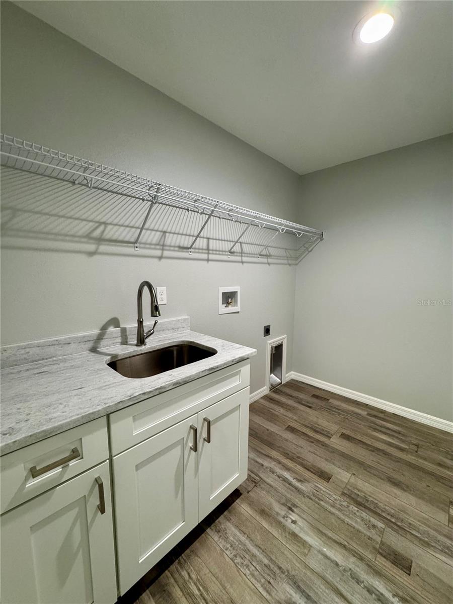 Image 19 of 23 For 11998 Condor Drive