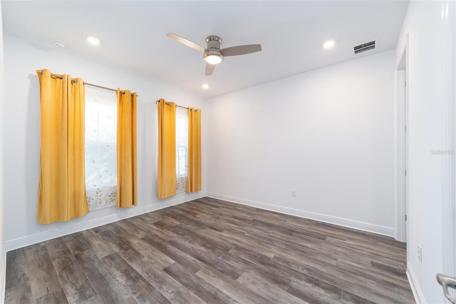 Image 29 of 42 For 9621 100th Terrace