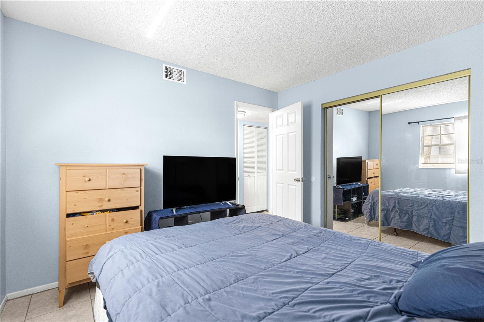 Image 26 of 33 For 588 Fairways Lane E201