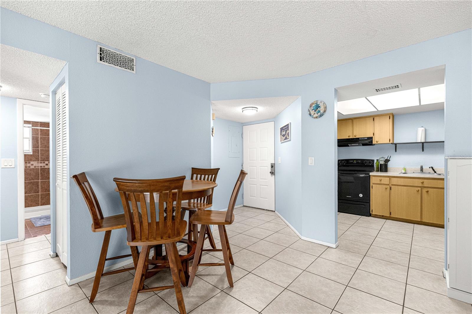 Image 8 of 33 For 588 Fairways Lane E201