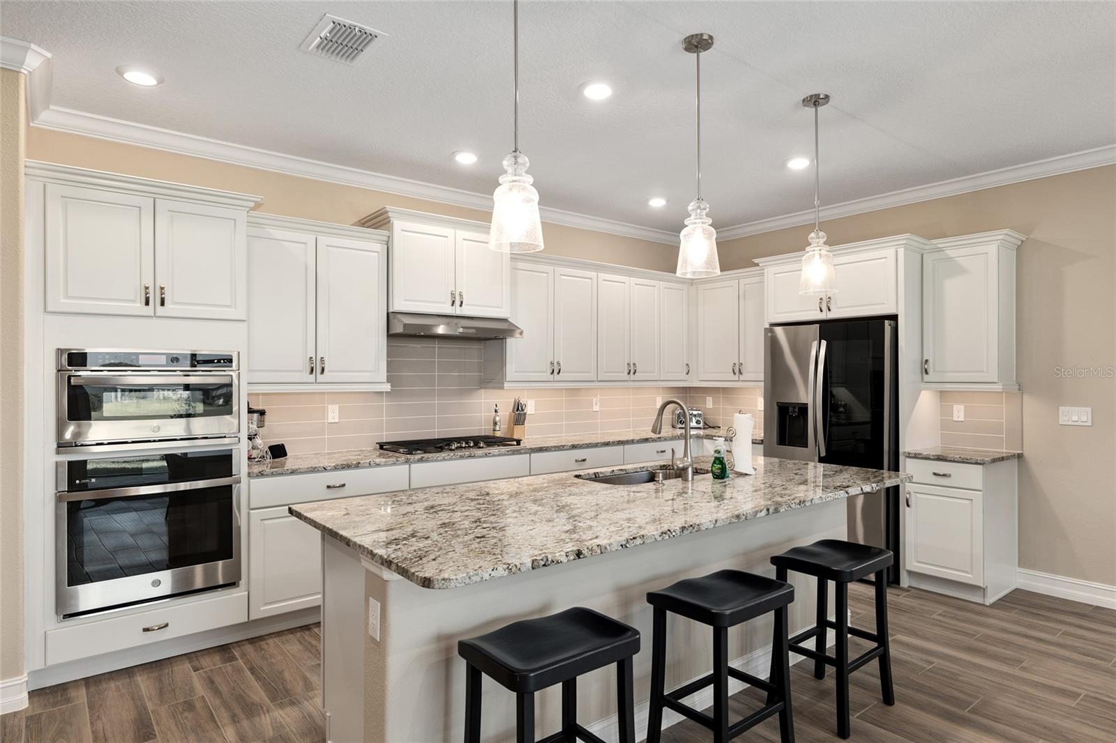 Image 21 of 93 For 4452 53rd Court