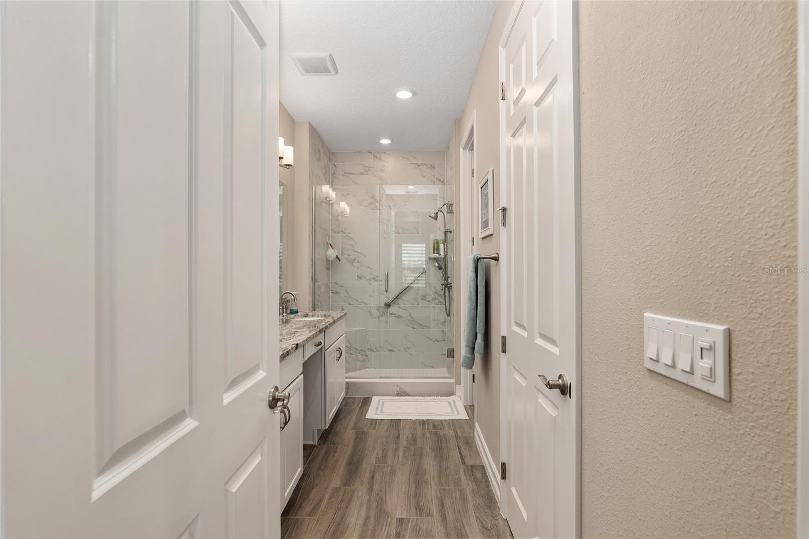 Image 31 of 93 For 4452 53rd Court