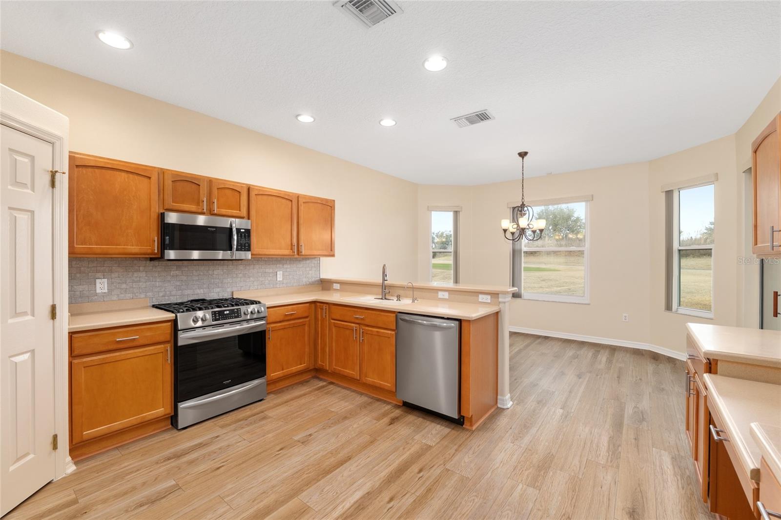 Image 19 of 82 For 15050 14th Avenue Road