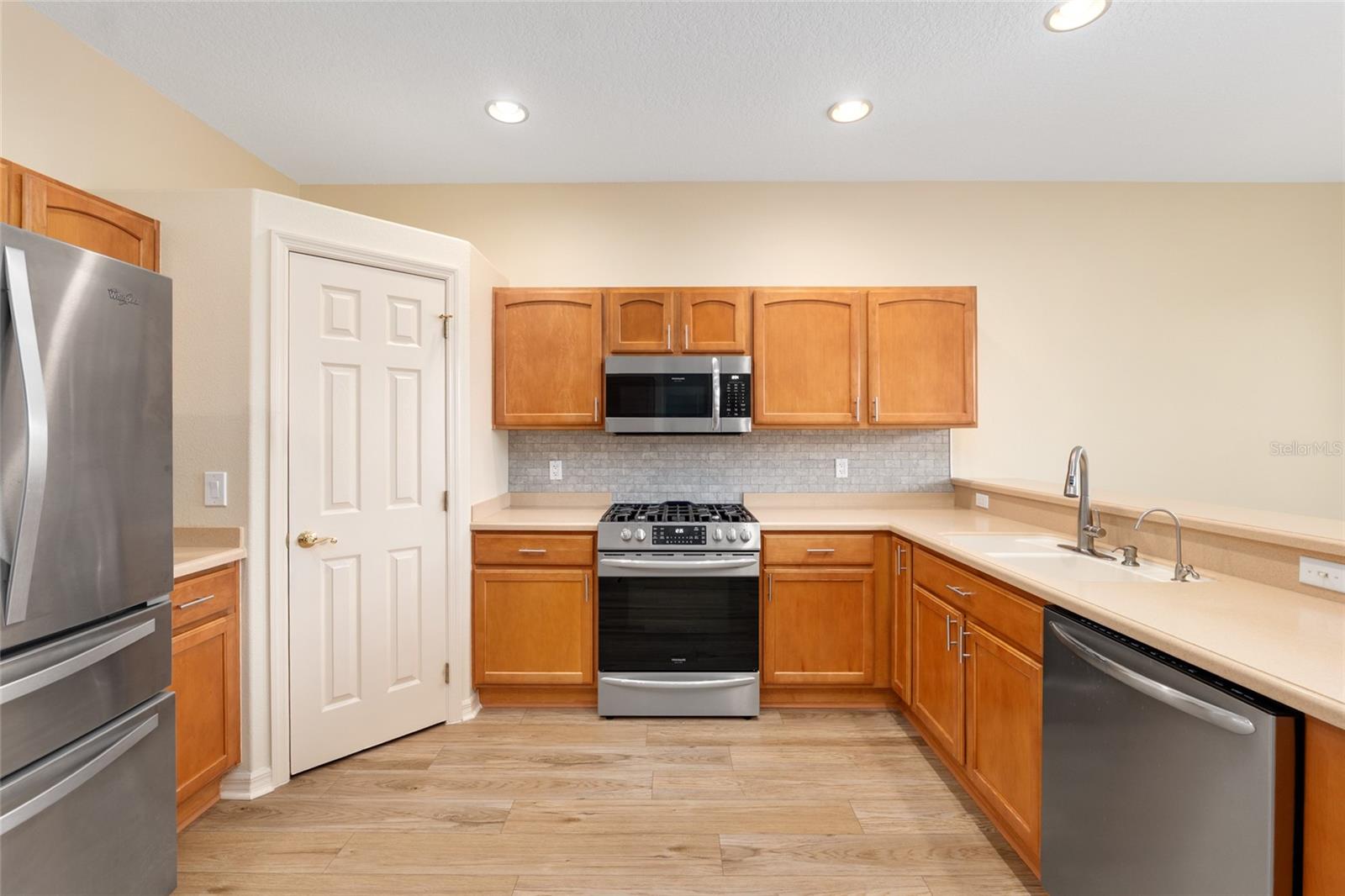 Image 20 of 82 For 15050 14th Avenue Road