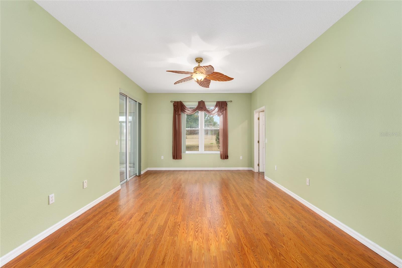 Image 32 of 82 For 15050 14th Avenue Road