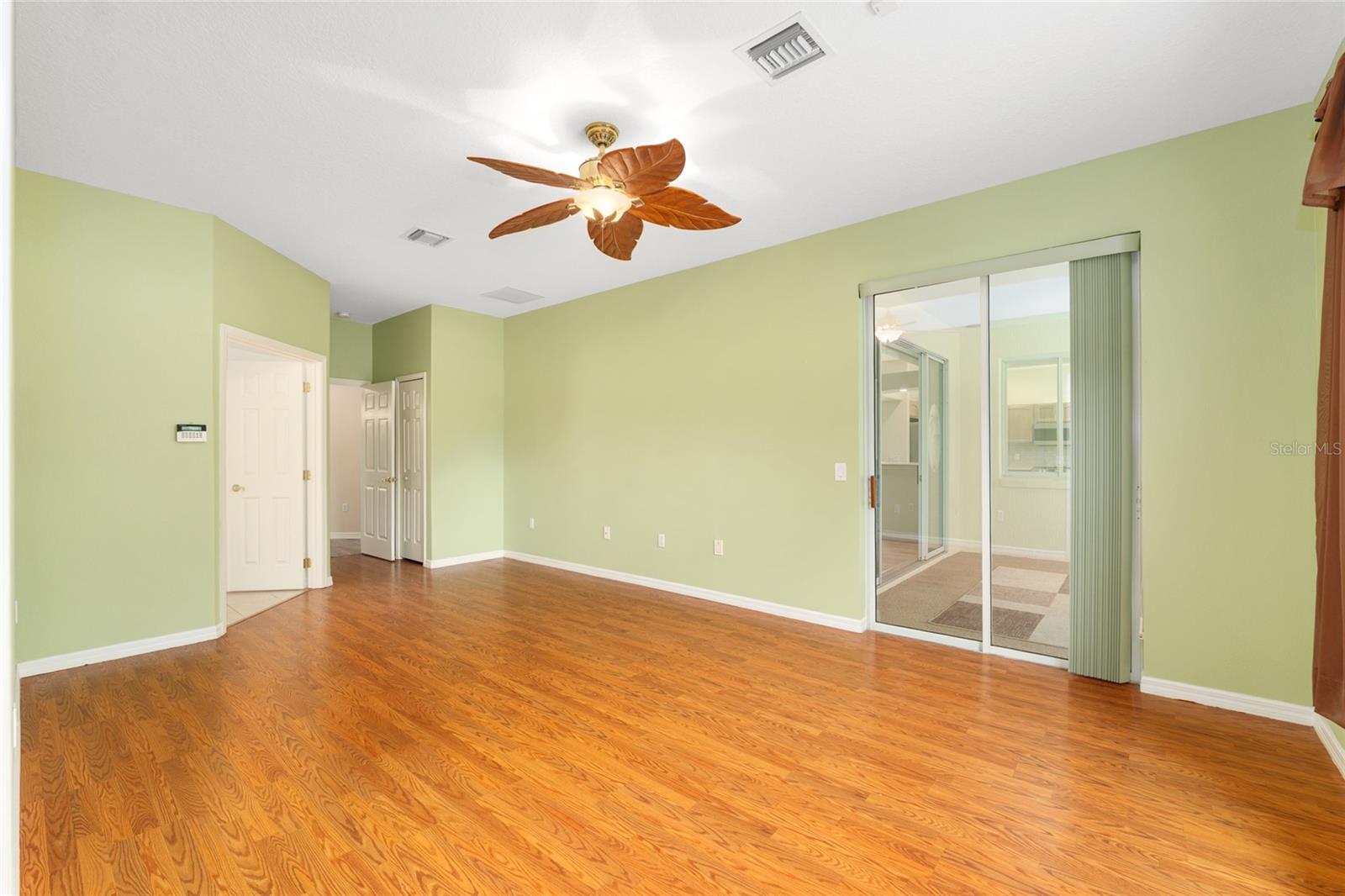 Image 33 of 82 For 15050 14th Avenue Road