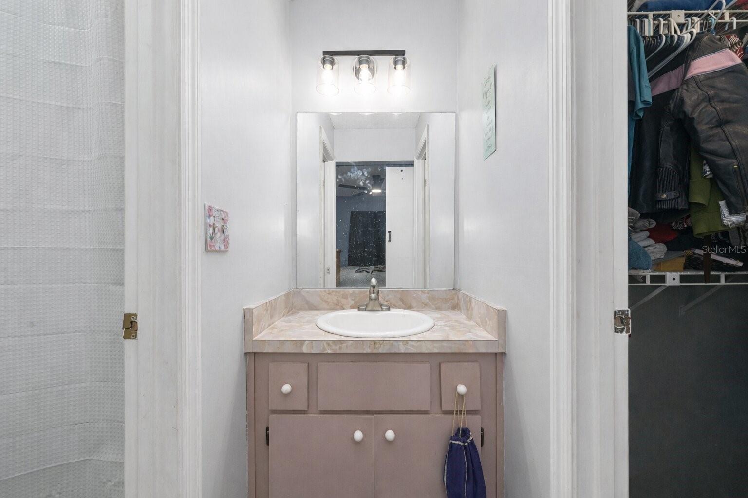 Image 14 of 33 For 3800 24th Court