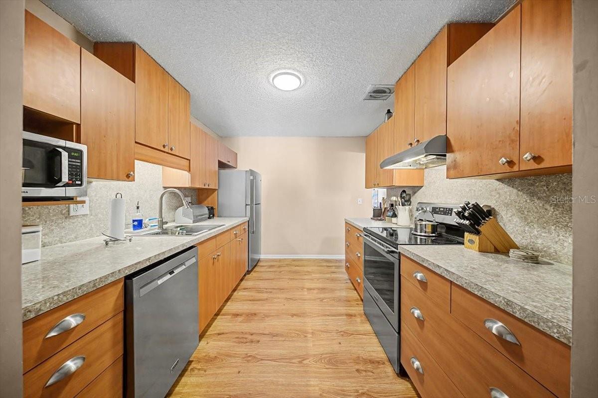 Image 4 of 21 For 8830 98th Place L