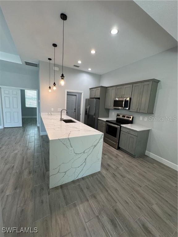 Image 8 of 15 For 925 9th Avenue