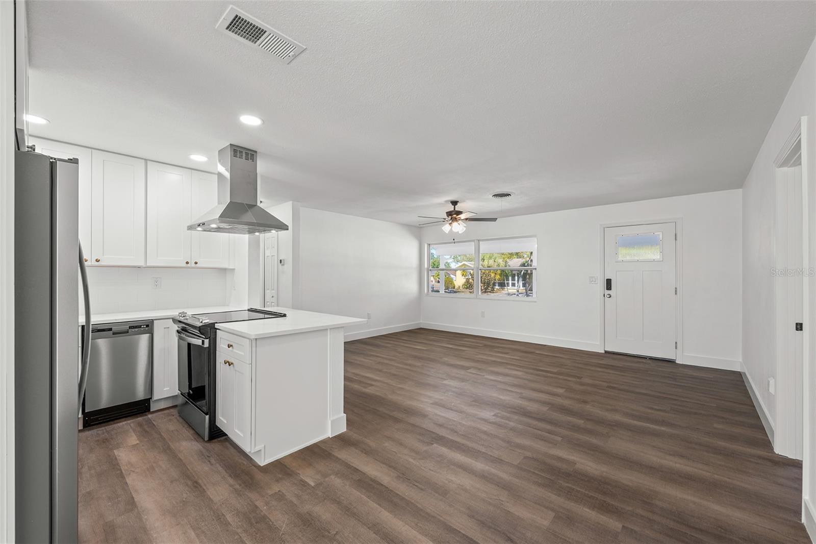 Image 11 of 27 For 5224 52nd Avenue N