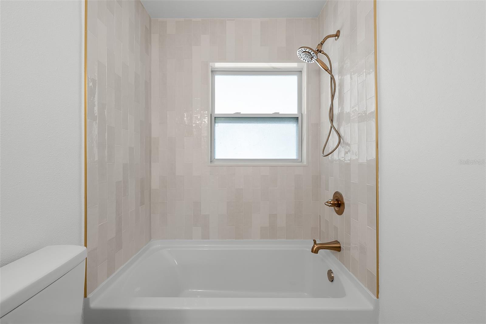 Image 21 of 27 For 5224 52nd Avenue N