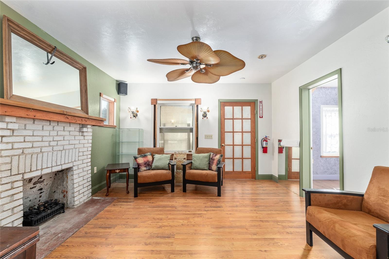 Image 18 of 63 For 20707 Park Avenue