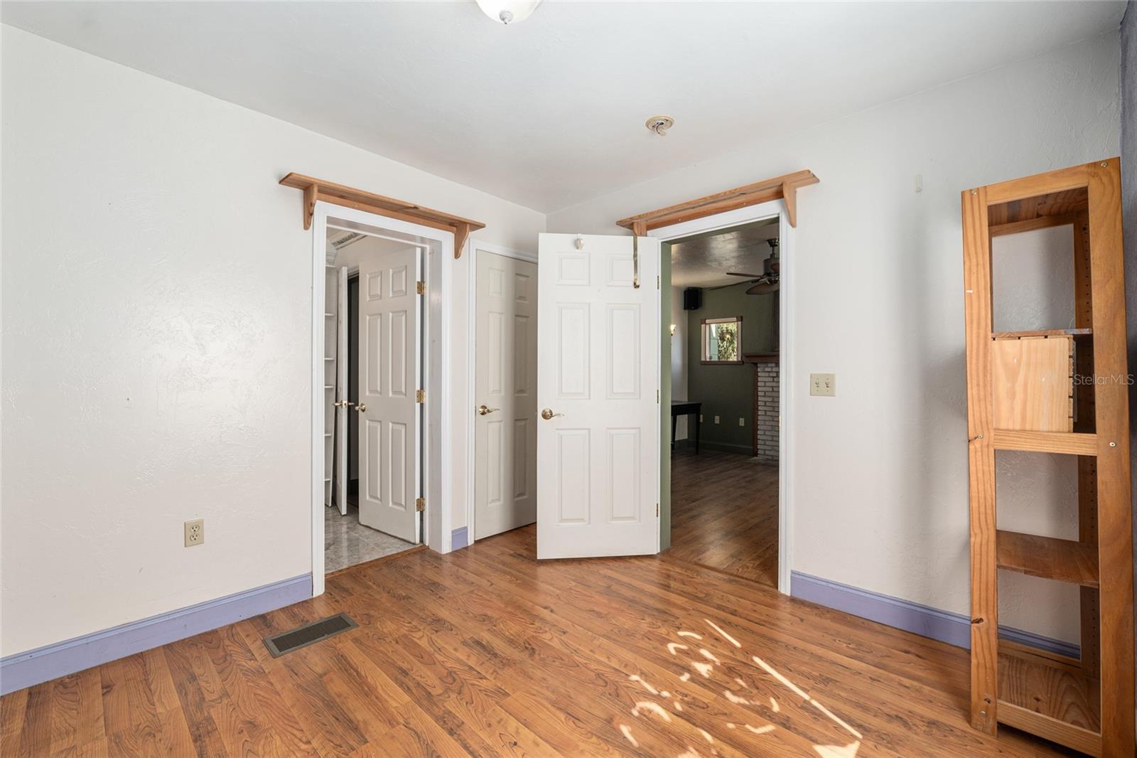 Image 22 of 63 For 20707 Park Avenue