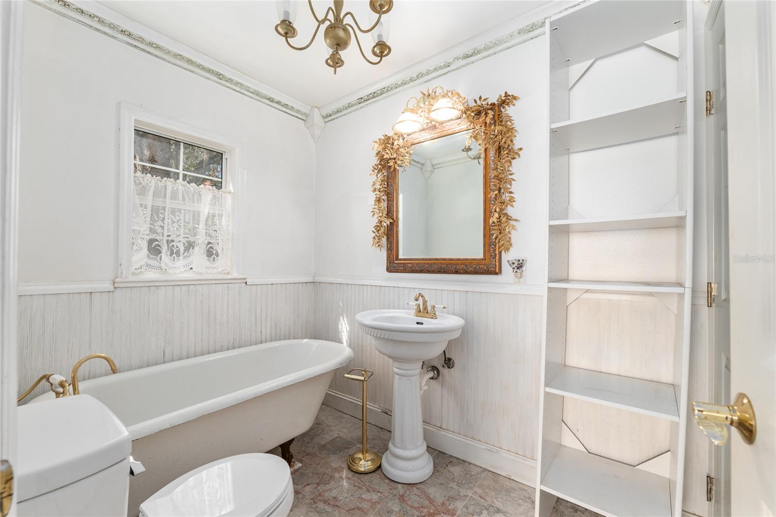 Image 23 of 63 For 20707 Park Avenue