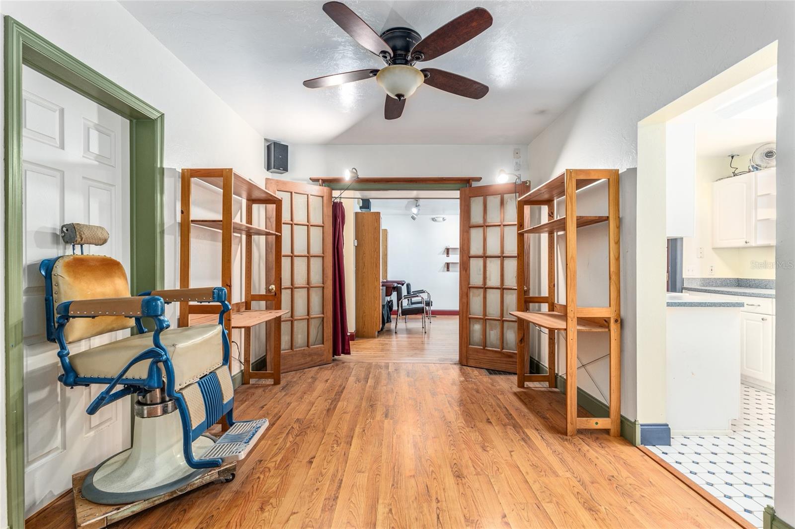 Image 26 of 63 For 20707 Park Avenue