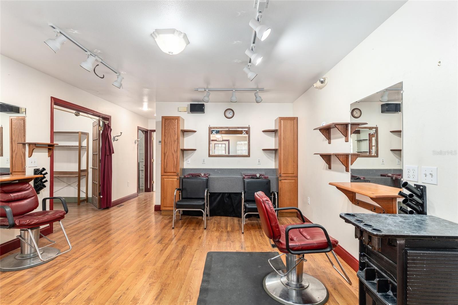 Image 30 of 63 For 20707 Park Avenue