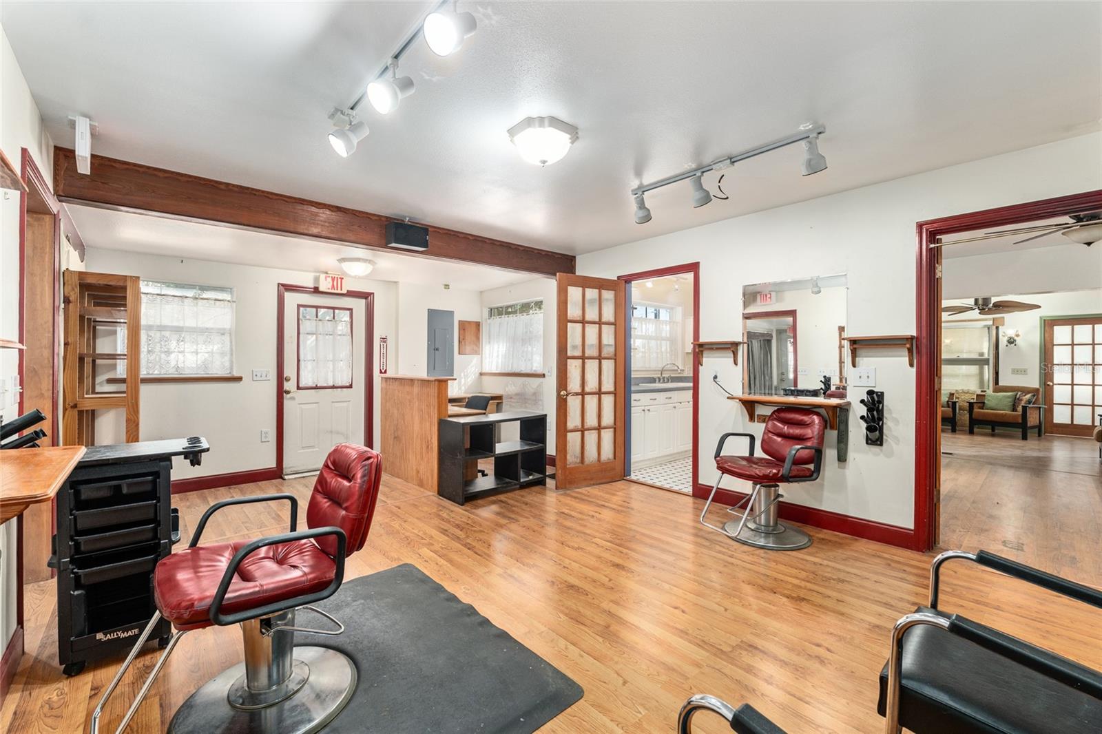 Image 31 of 63 For 20707 Park Avenue