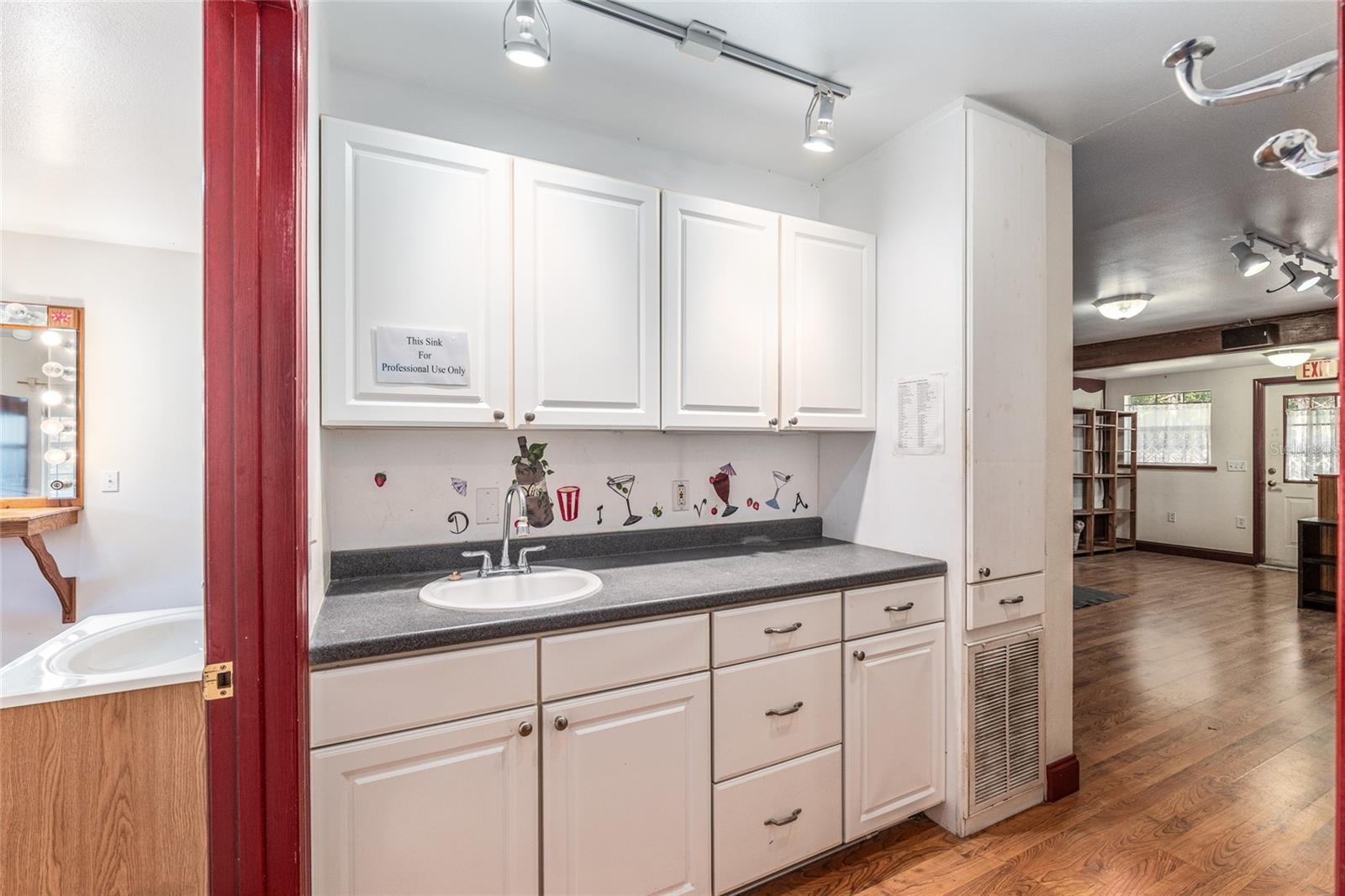 Image 40 of 63 For 20707 Park Avenue