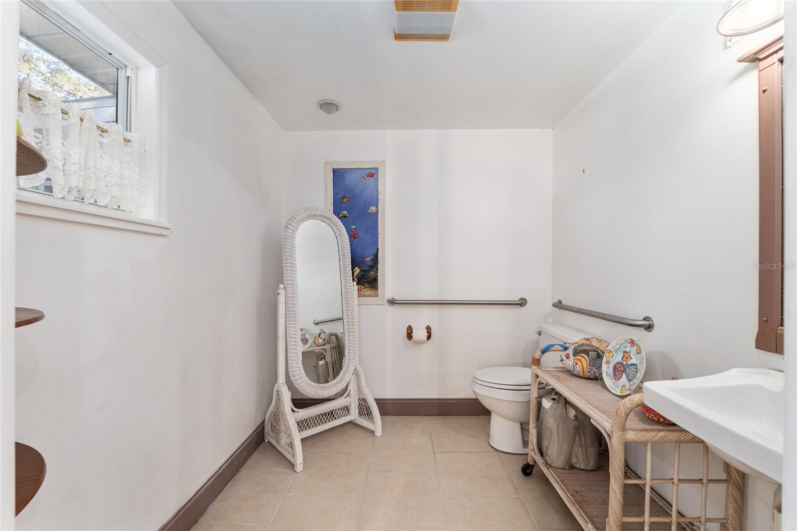 Image 45 of 63 For 20707 Park Avenue