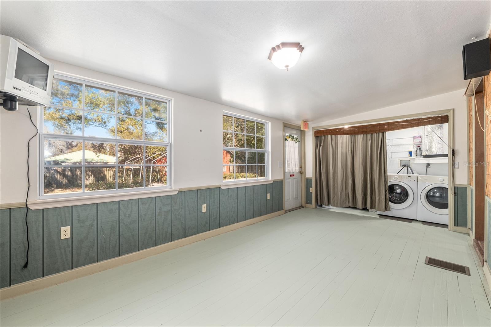 Image 50 of 63 For 20707 Park Avenue