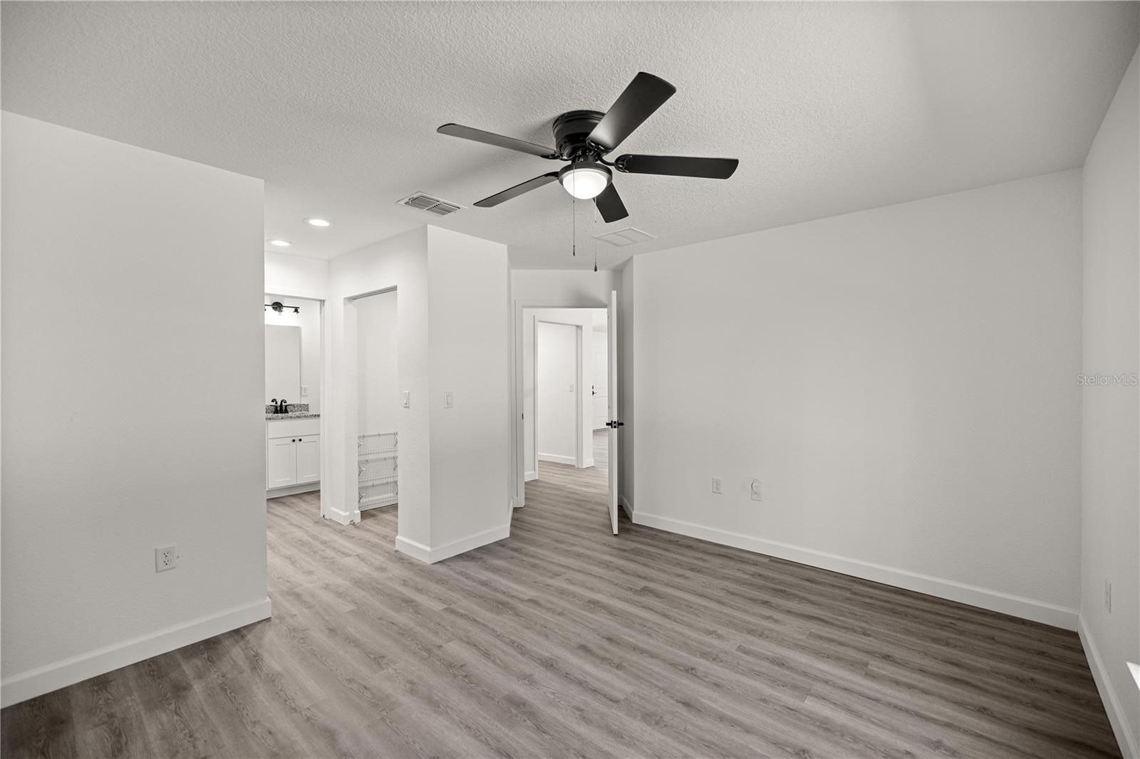 Image 12 of 28 For 24125 Foxglove Lane