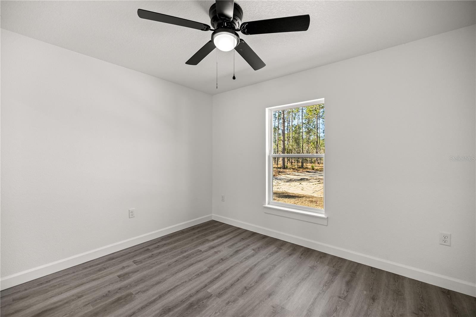 Image 15 of 28 For 24125 Foxglove Lane