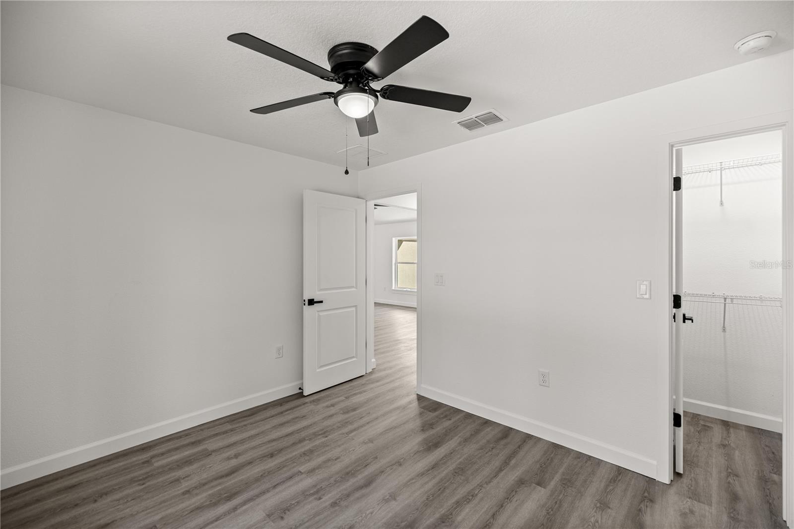 Image 16 of 28 For 24125 Foxglove Lane