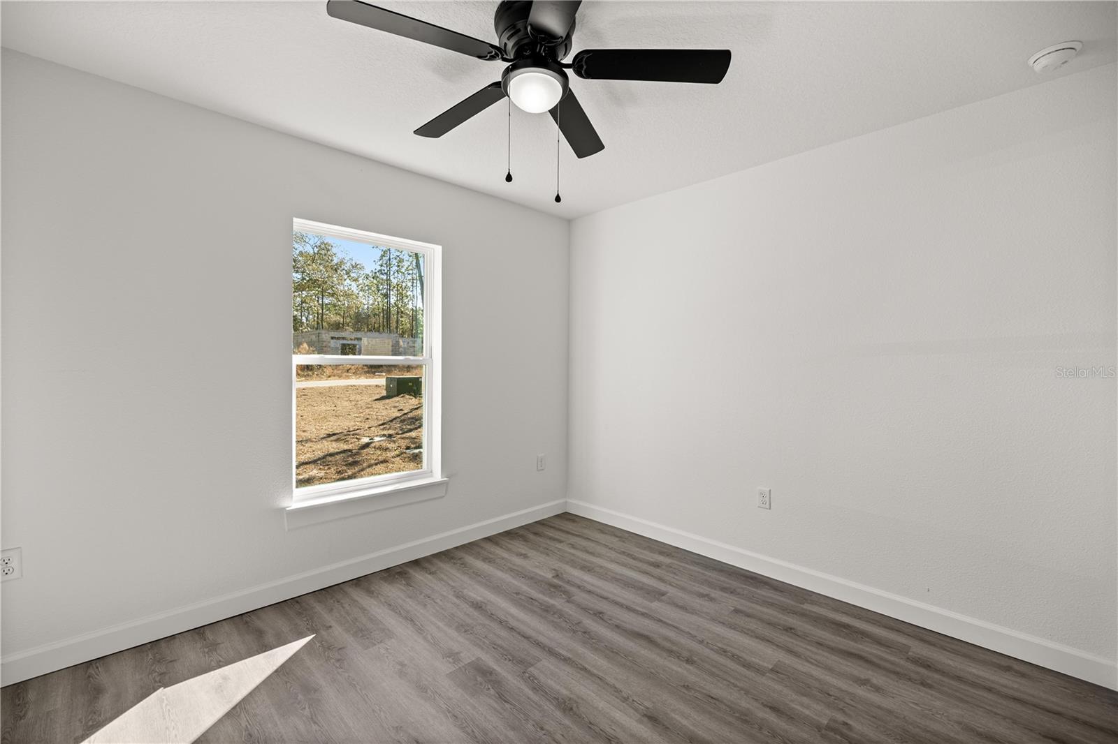 Image 18 of 28 For 24125 Foxglove Lane