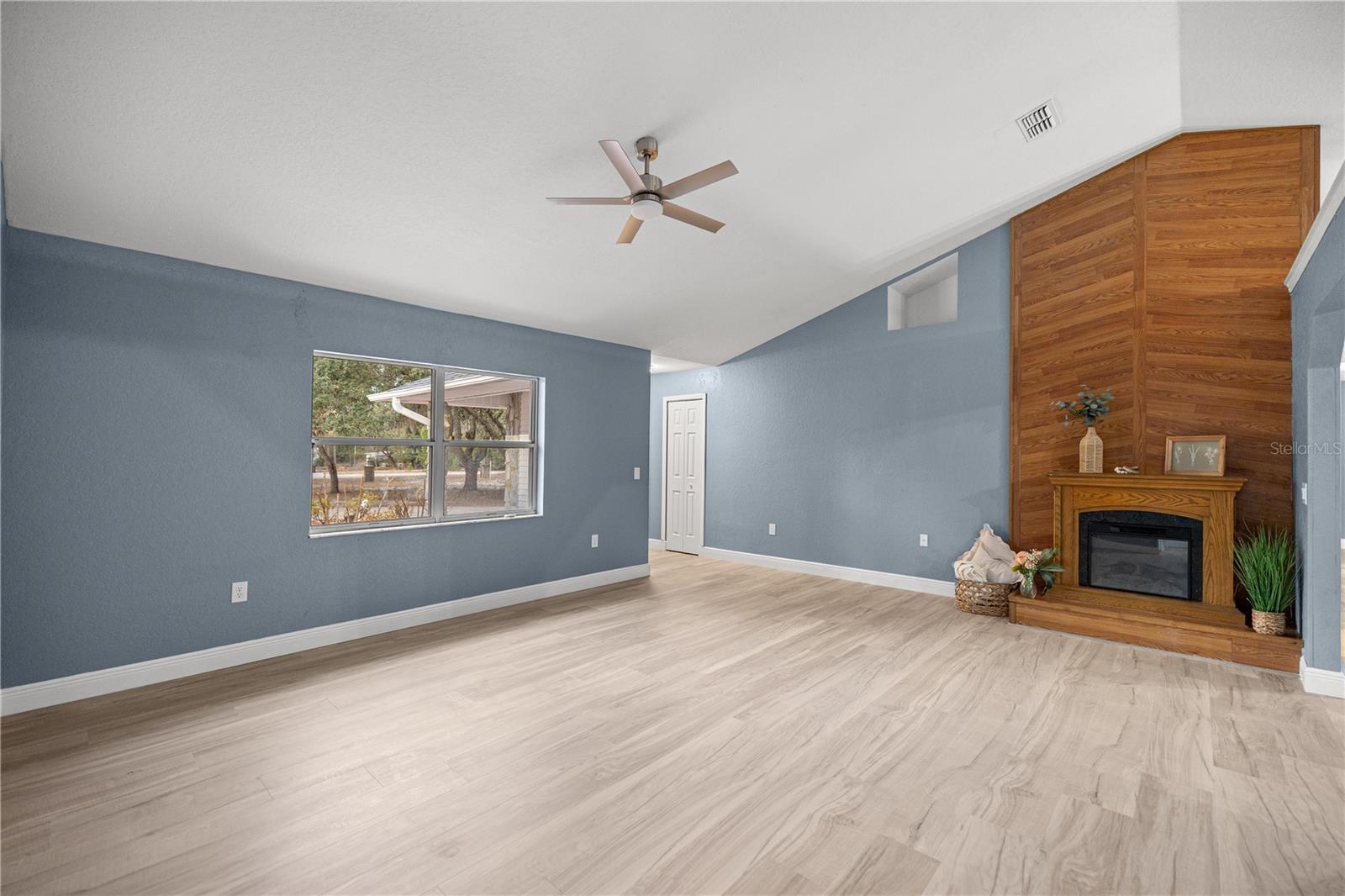 Image 5 of 42 For 5145 189th Terrace