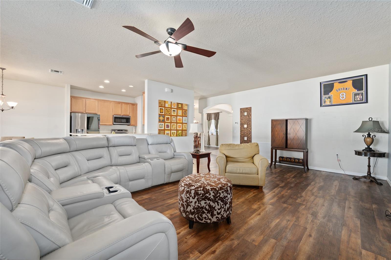 Image 23 of 61 For 3101 24 Place