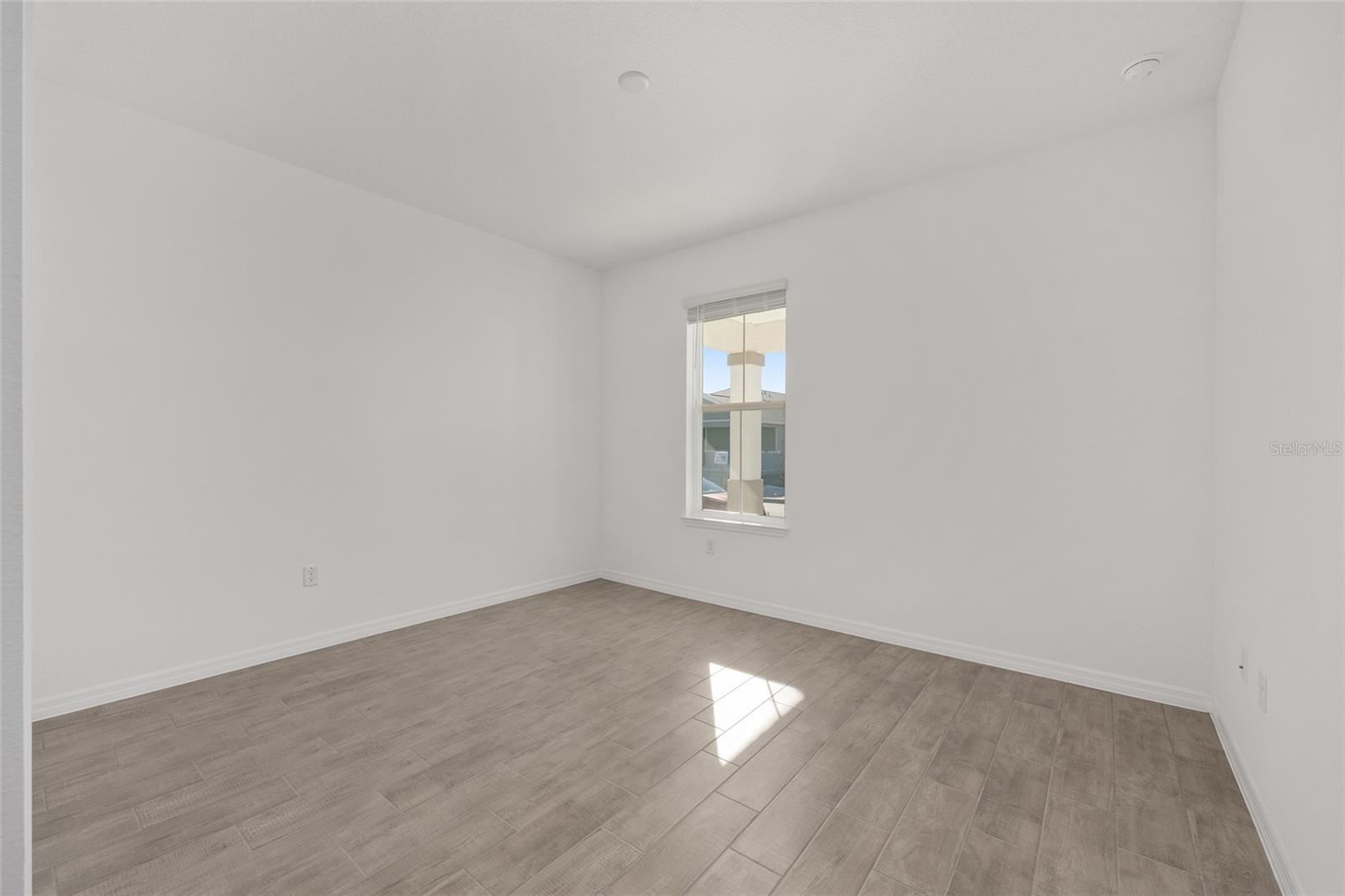 Image 10 of 57 For 5693 72nd Court